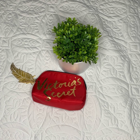 Victoria's Secret Accessories - Women's purse victorias secret